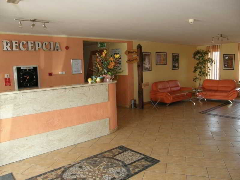 Hotel Tirest Grebiszew Exterior foto